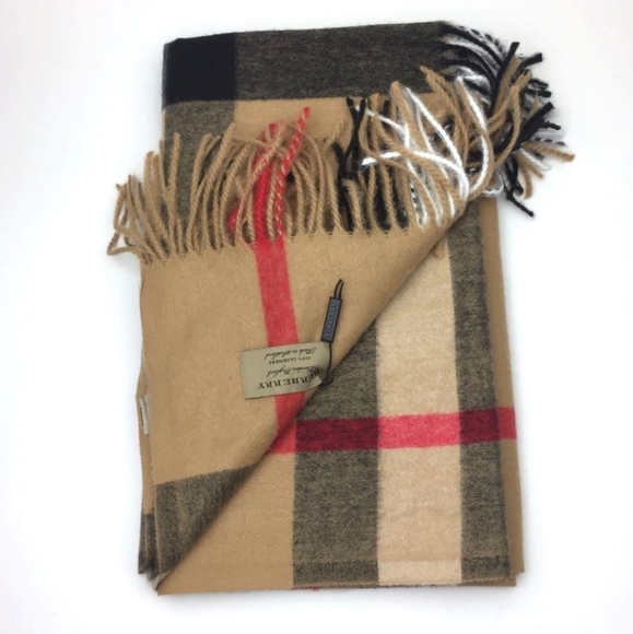 💯 Authentic Burberry Scarf - Picture 4 of 7